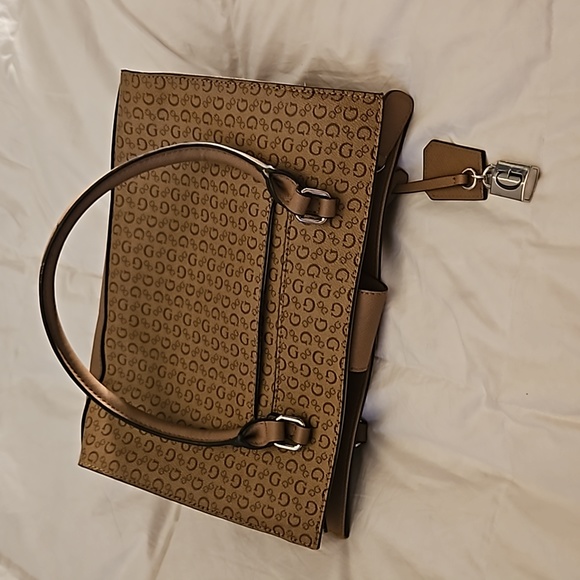 Guess Purse - Picture 2 of 6
